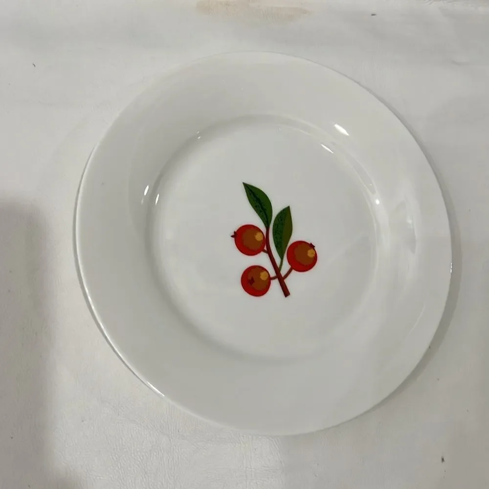 Crate and Barrel Christmas Holiday Dessert Salad Side Plate 7 1/2 In Round Set 3